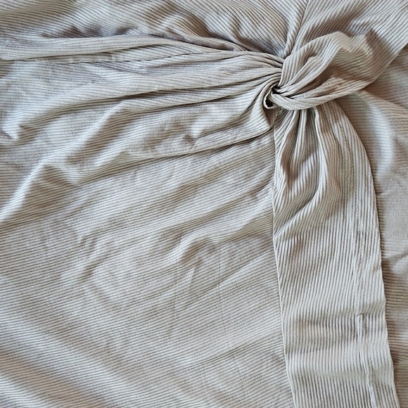 Maner Tan Knot-Front Short Sleeve Crop Top, Sz XL, Ribbed Fabric - Picture 6 of 6